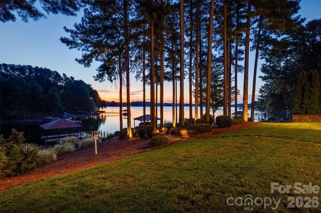 9198 Fair Oak Drive, Sherrills Ford, NC 28673