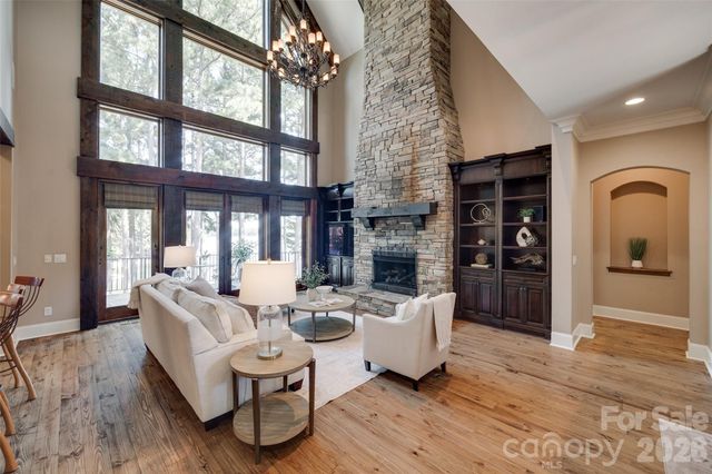 9198 Fair Oak Drive, Sherrills Ford, NC 28673