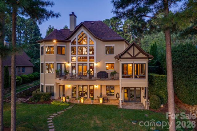 9198 Fair Oak Drive, Sherrills Ford, NC 28673