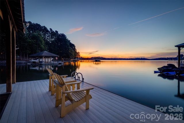 9198 Fair Oak Drive, Sherrills Ford, NC 28673