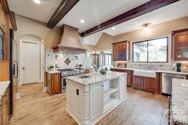 9198 Fair Oak Drive, Sherrills Ford, NC 28673