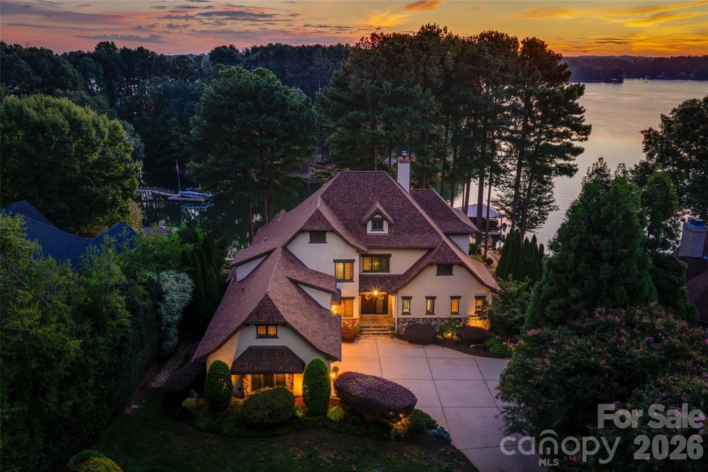 9198 Fair Oak Drive, Sherrills Ford, NC 28673