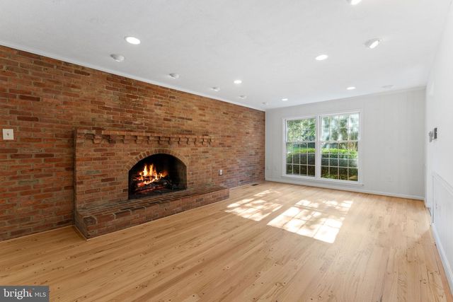 1560 FOREST VILLA LN, Mclean, VA 22101