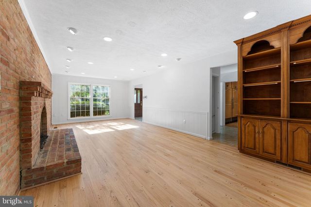 1560 FOREST VILLA LN, Mclean, VA 22101