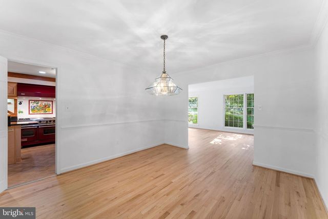 1560 FOREST VILLA LN, Mclean, VA 22101