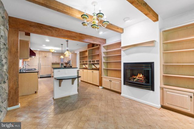 1560 FOREST VILLA LN, Mclean, VA 22101