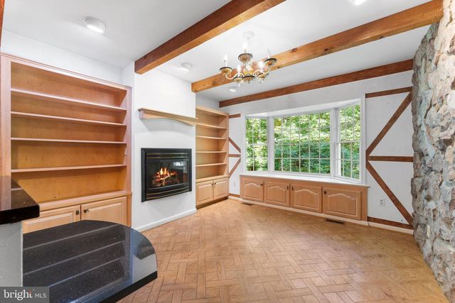 1560 FOREST VILLA LN, Mclean, VA 22101