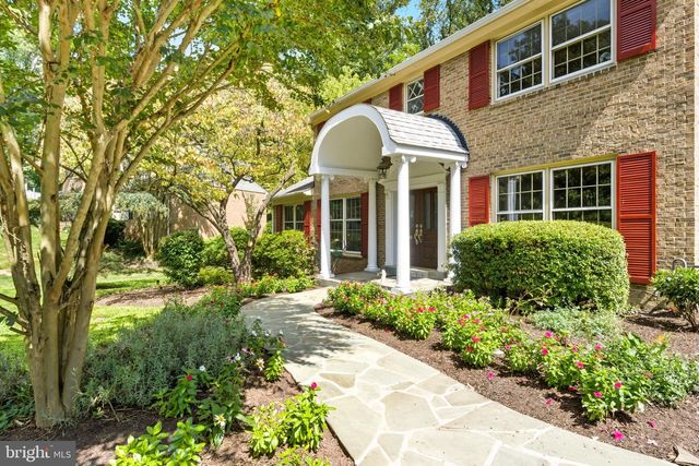 1560 FOREST VILLA LN, Mclean, VA 22101