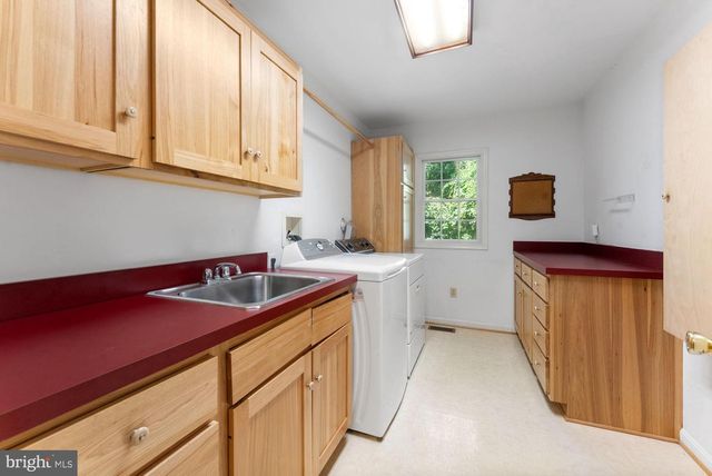 1560 FOREST VILLA LN, Mclean, VA 22101