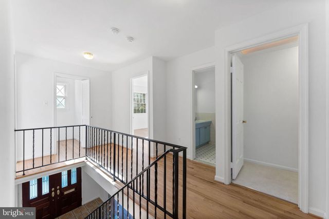 1560 FOREST VILLA LN, Mclean, VA 22101