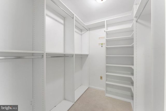 1560 FOREST VILLA LN, Mclean, VA 22101