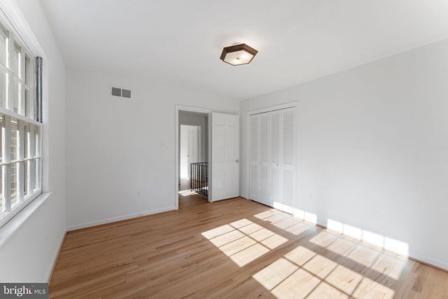 1560 FOREST VILLA LN, Mclean, VA 22101