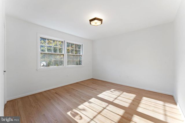 1560 FOREST VILLA LN, Mclean, VA 22101