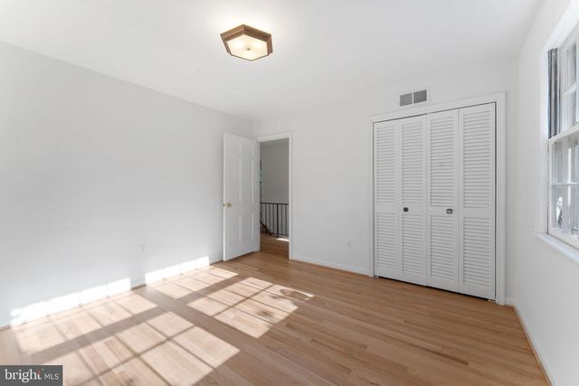 1560 FOREST VILLA LN, Mclean, VA 22101