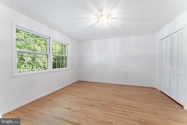 1560 FOREST VILLA LN, Mclean, VA 22101