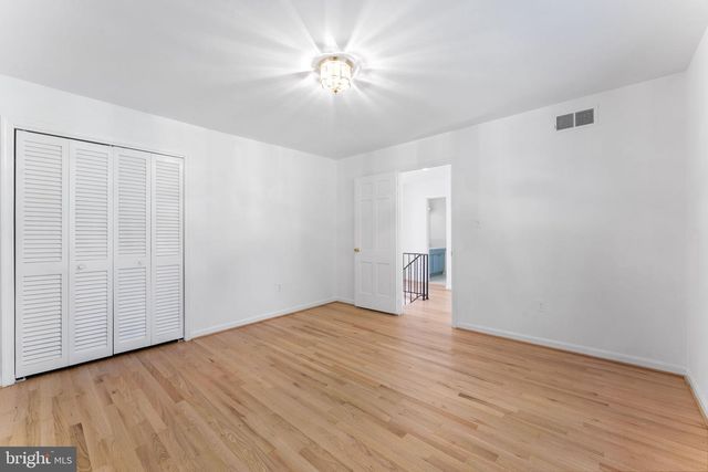 1560 FOREST VILLA LN, Mclean, VA 22101