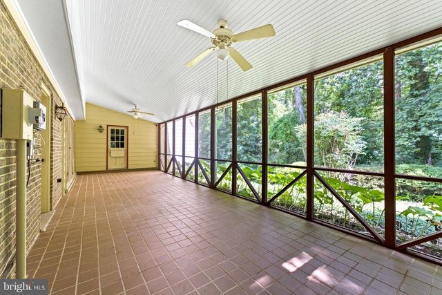 1560 FOREST VILLA LN, Mclean, VA 22101