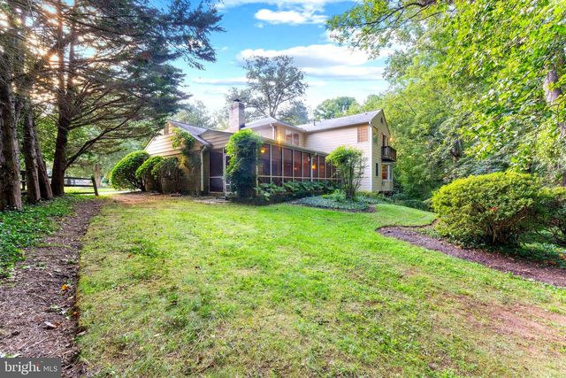 1560 FOREST VILLA LN, Mclean, VA 22101