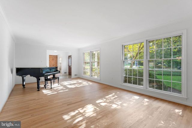 1560 FOREST VILLA LN, Mclean, VA 22101