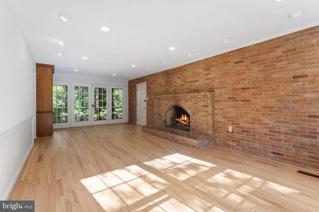 1560 FOREST VILLA LN, Mclean, VA 22101