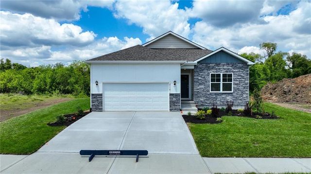 208 Lake Meadows Drive, Smithville, MO 64089