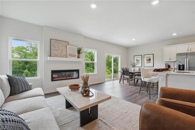 208 Lake Meadows Drive, Smithville, MO 64089