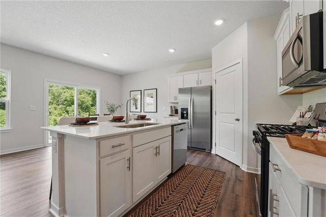 208 Lake Meadows Drive, Smithville, MO 64089