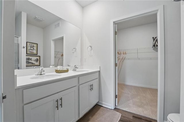 208 Lake Meadows Drive, Smithville, MO 64089