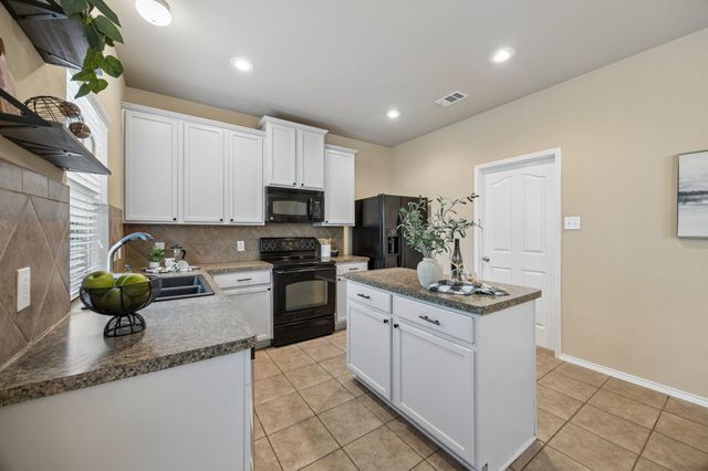 916 Starling Lane, Aubrey, TX 76227