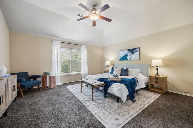 916 Starling Lane, Aubrey, TX 76227