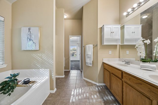 916 Starling Lane, Aubrey, TX 76227