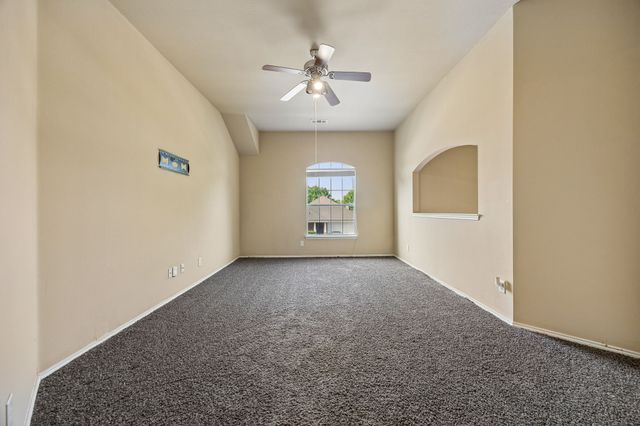 916 Starling Lane, Aubrey, TX 76227