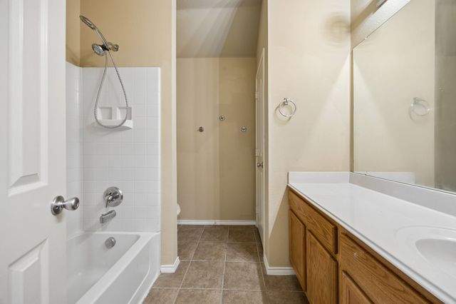 916 Starling Lane, Aubrey, TX 76227