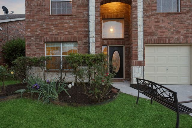 916 Starling Lane, Aubrey, TX 76227