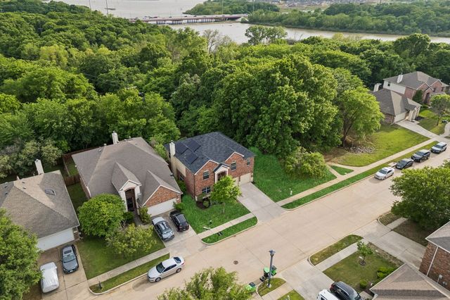 916 Starling Lane, Aubrey, TX 76227