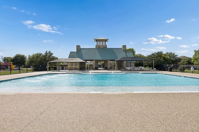 916 Starling Lane, Aubrey, TX 76227