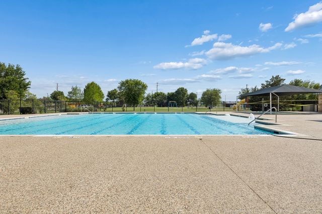 916 Starling Lane, Aubrey, TX 76227