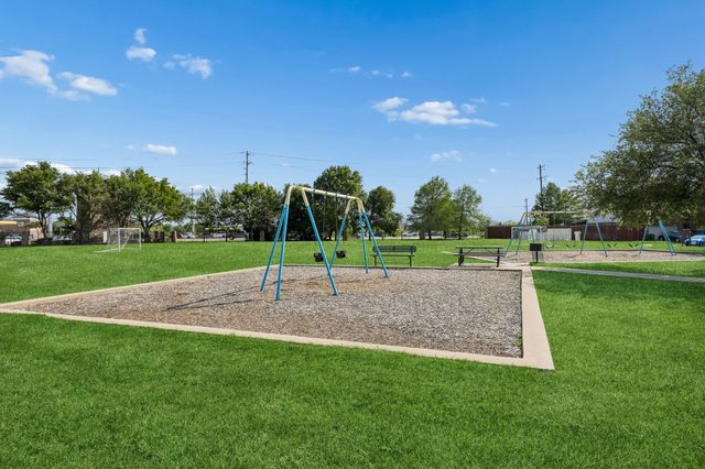 916 Starling Lane, Aubrey, TX 76227