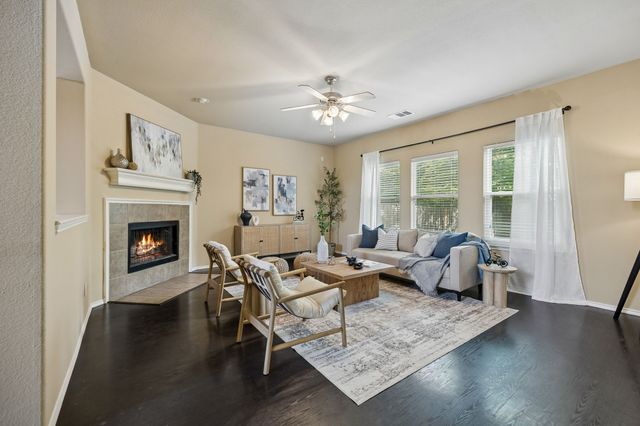 916 Starling Lane, Aubrey, TX 76227