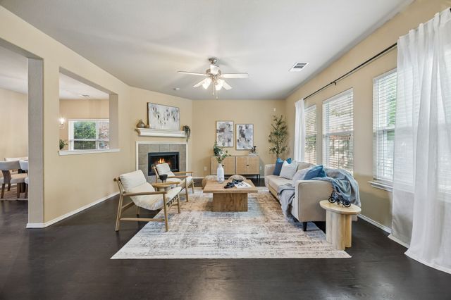 916 Starling Lane, Aubrey, TX 76227