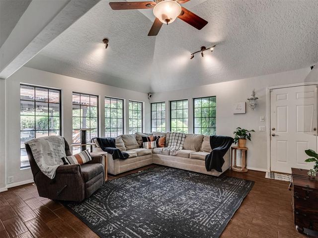 800 Rock Hollow Road, Edmond, OK 73034