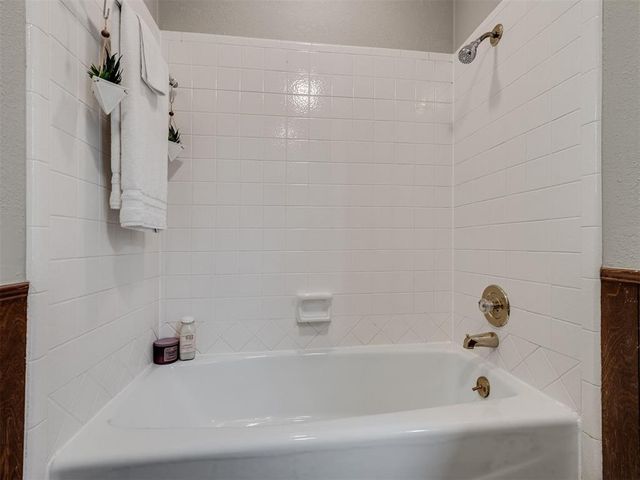 800 Rock Hollow Road, Edmond, OK 73034