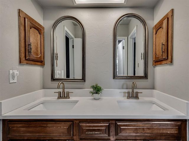 800 Rock Hollow Road, Edmond, OK 73034