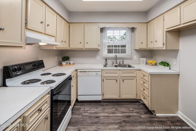 32 Scott Street, Greenville, NC 27858