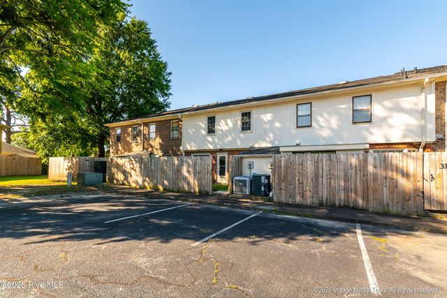 32 Scott Street, Greenville, NC 27858