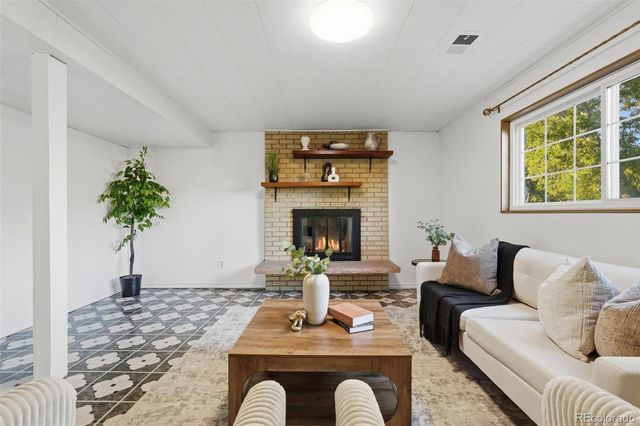 391 S Tucson Way, Aurora, CO 80012