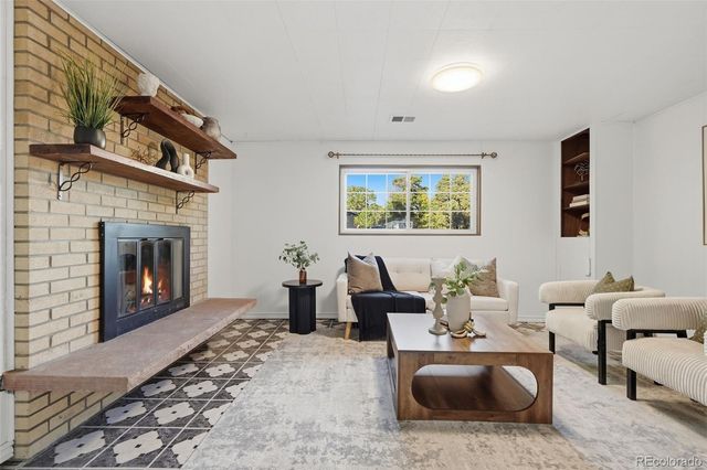 391 S Tucson Way, Aurora, CO 80012