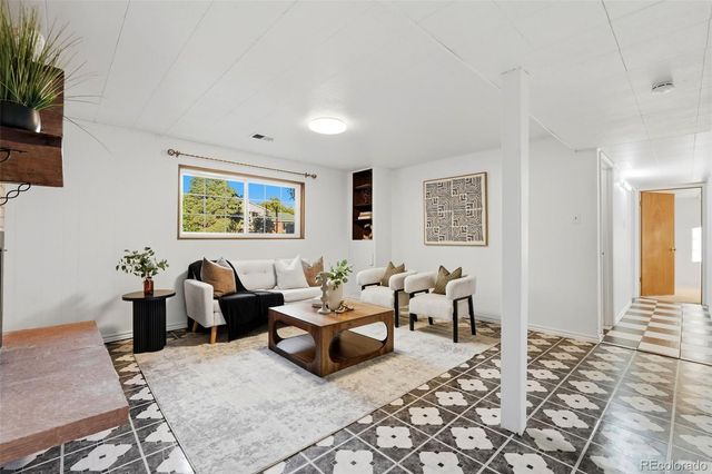 391 S Tucson Way, Aurora, CO 80012