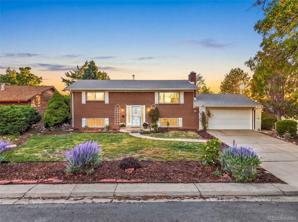 391 S Tucson Way, Aurora, CO 80012