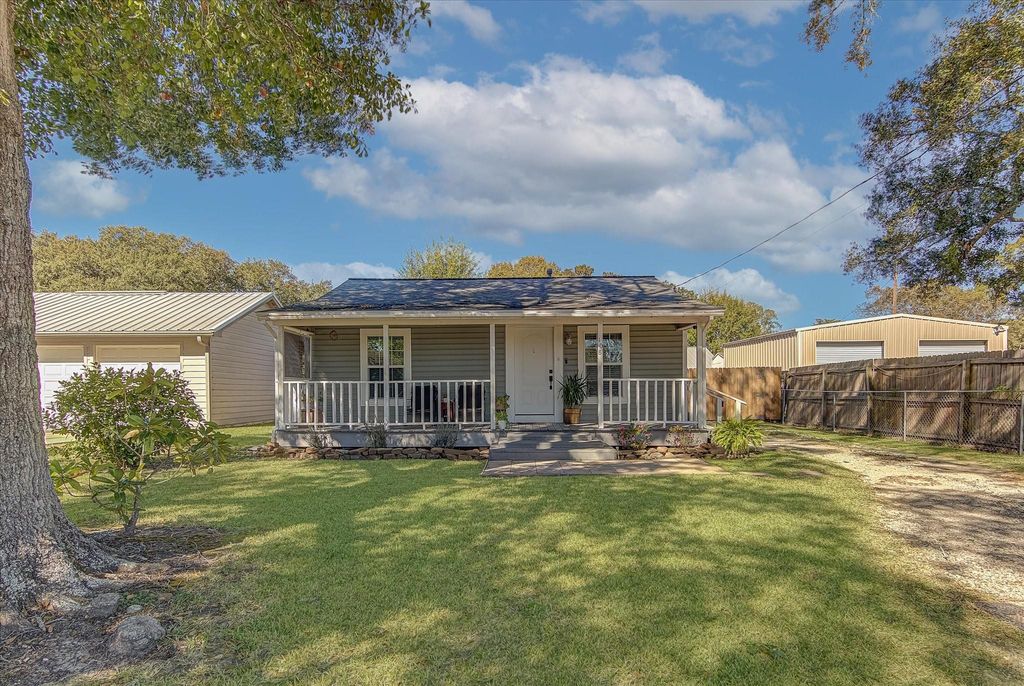 108 Merritt Street, Dayton, TX 77535